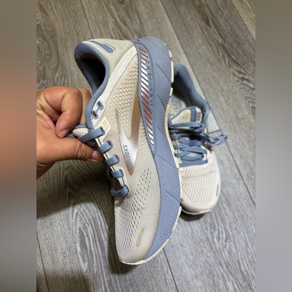 Brooks adrenaline GTS 22 size 6.5- 23.5 cm - Picture 3 of 8